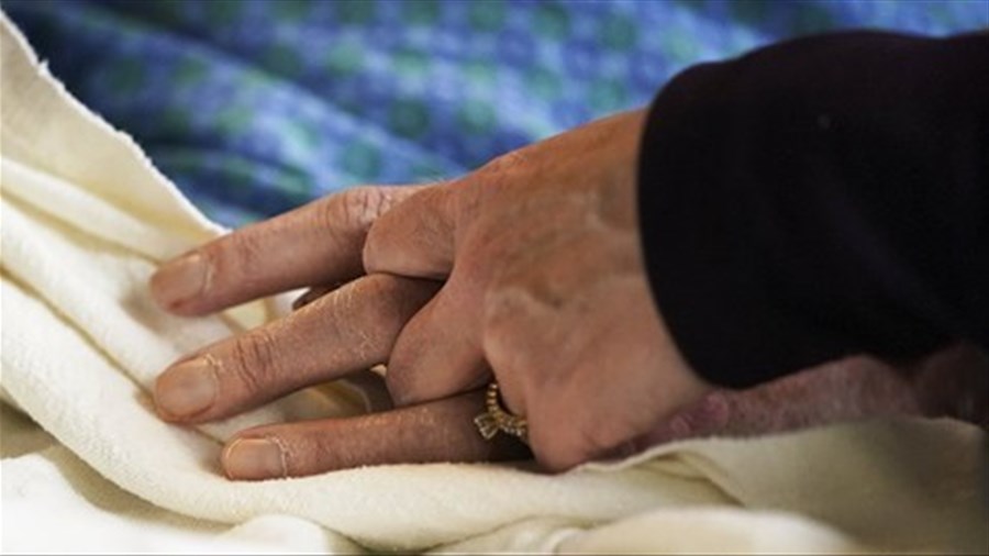 Les Canadiens soutiennent le principe des demandes anticipées d’aide médicale à mourir